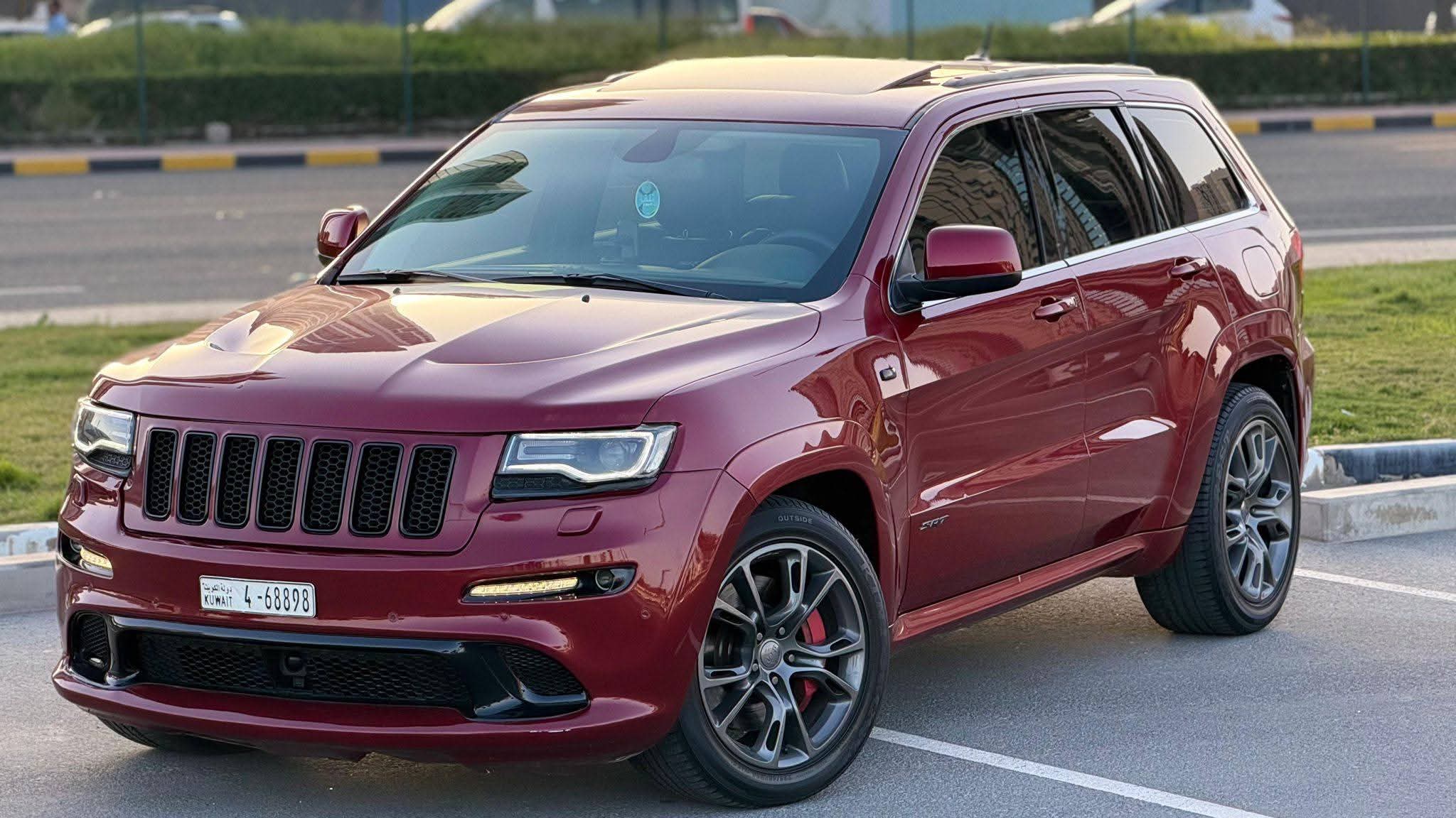 للبيع جيب جراند شيروكيSRT  موديل 2013