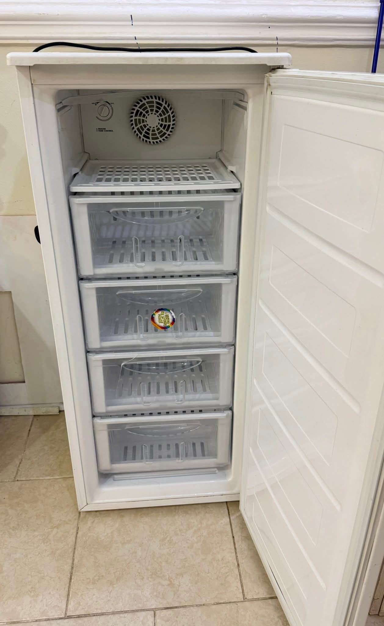 فريزر للبيع