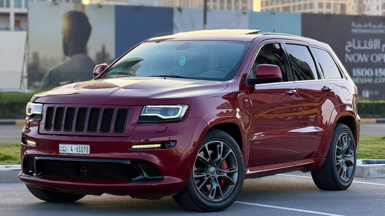 للبيع جيب جراند شيروكي SRT مديل ٢٠١٣