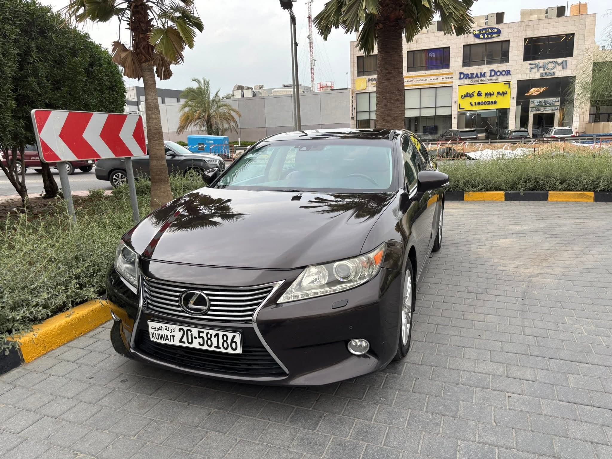 للبيع لكززEs350 موديل 2013