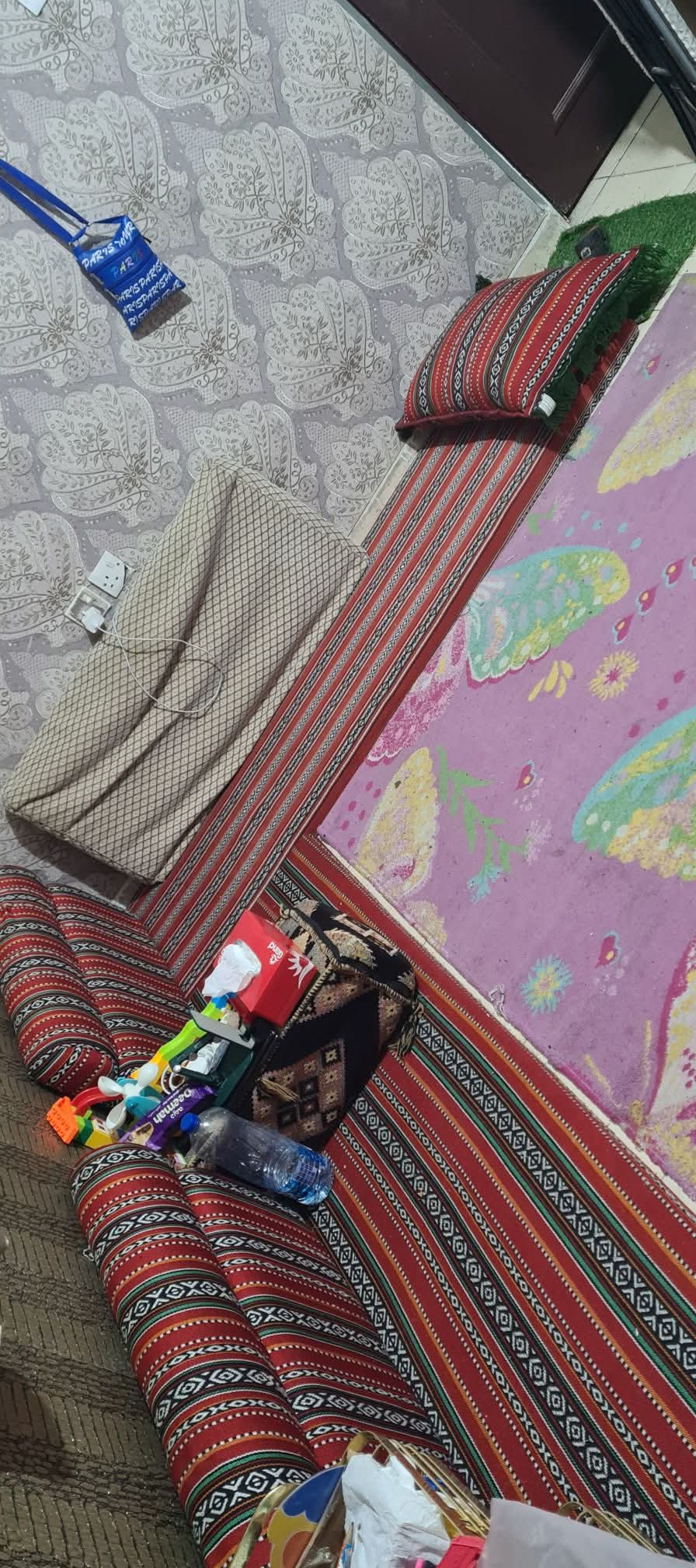 قاعدة عربي للبيع