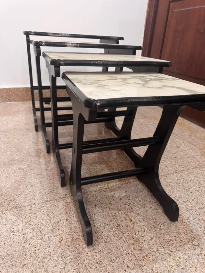 للبيع طاقم طاولات