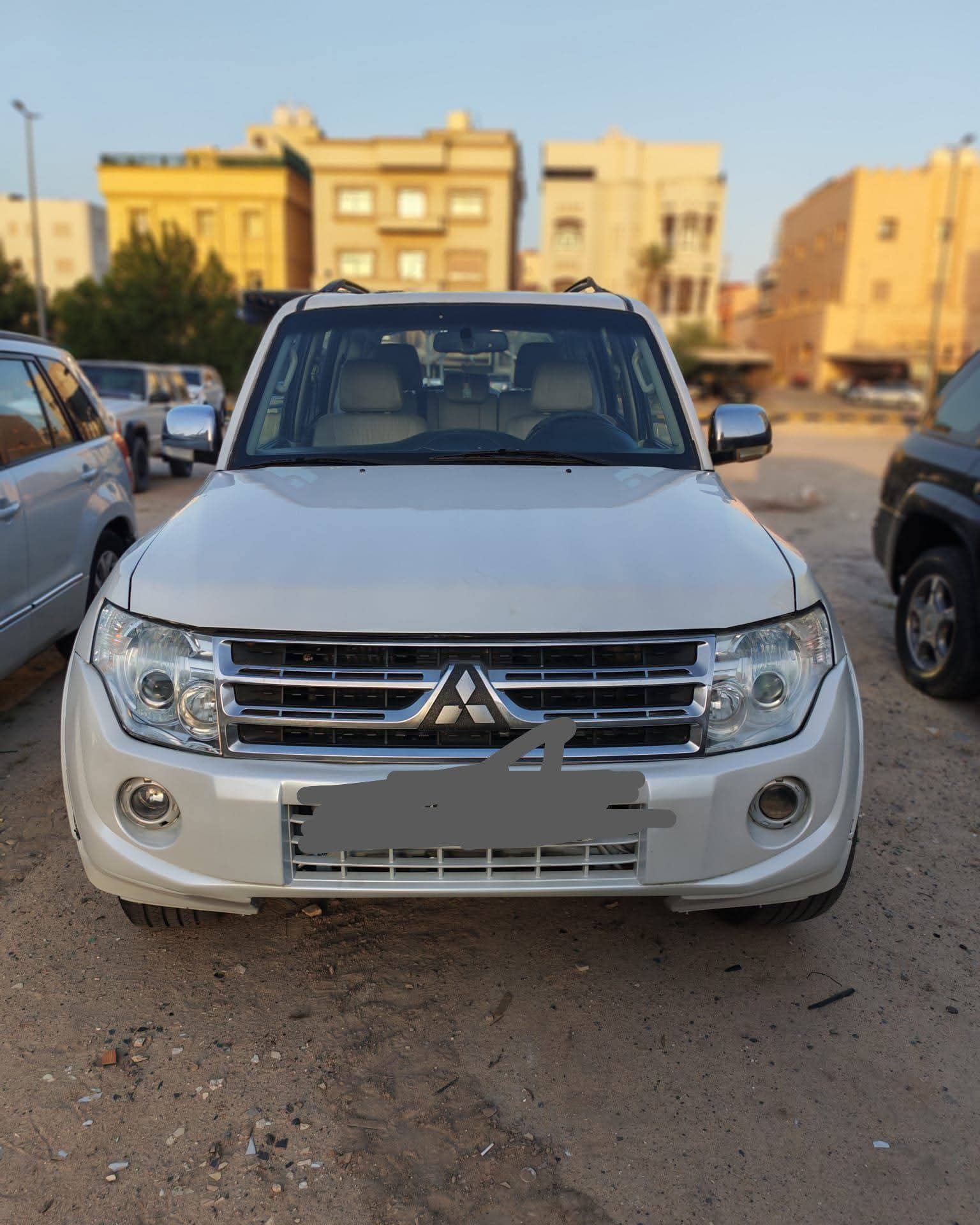 مستوبيشي باجيرو 2012