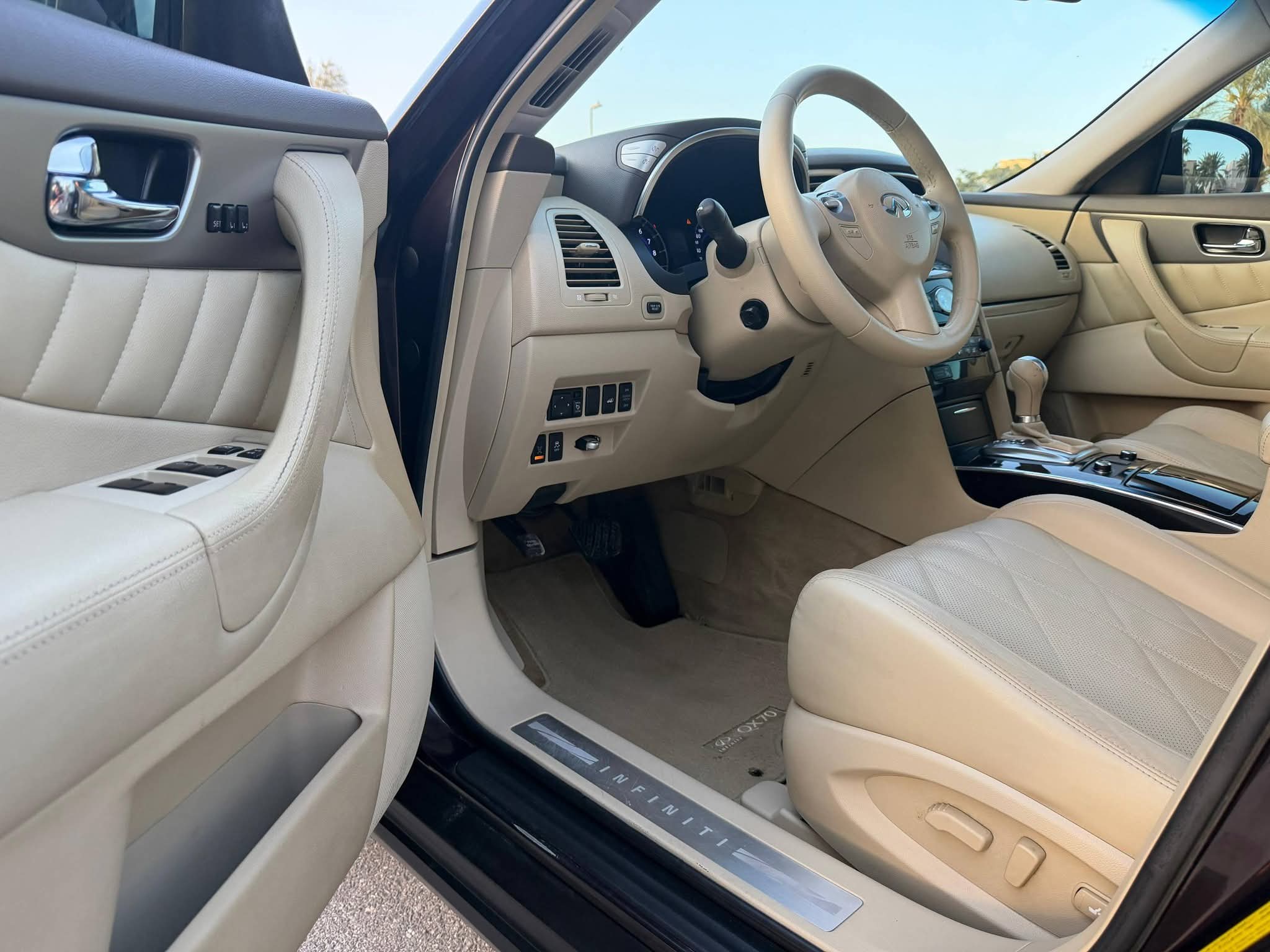 للبيع جيب انفنتي QX70S مديل ٢٠١٦ - صورة 6